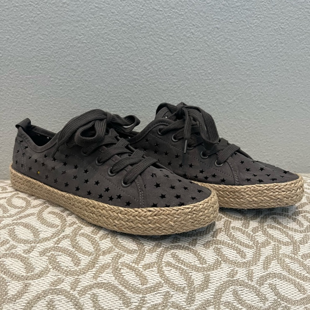 Universal Thread shoes